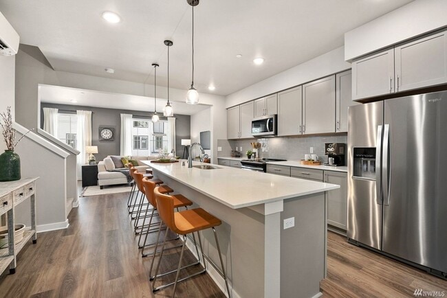 Building Photo - Beautiful recently built 3 bedroom 2.5 bathroom townhome in Lake Stevens!!