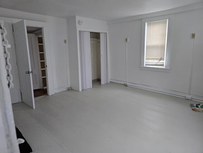 Building Photo - 27 Nichols Ave