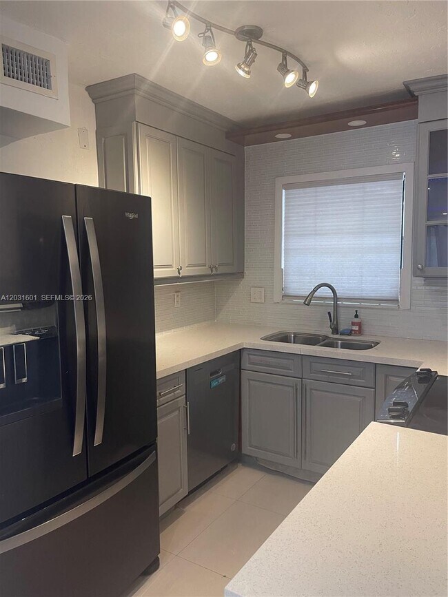 Building Photo - 7505 SW 82nd St