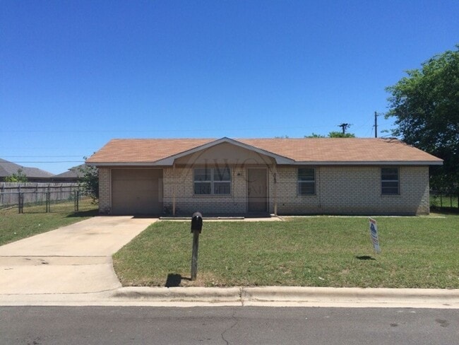 Primary Photo - 6702 Wagon Wheel Dr