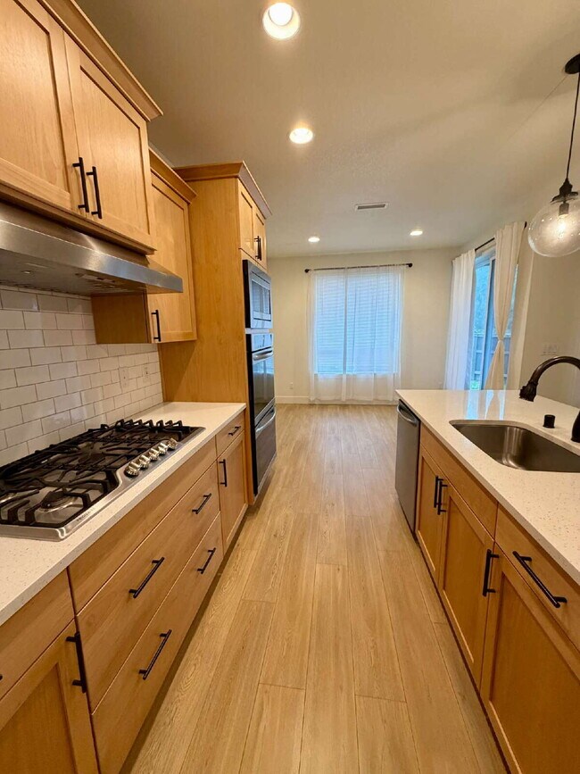 Building Photo - Beautiful Orchards Home