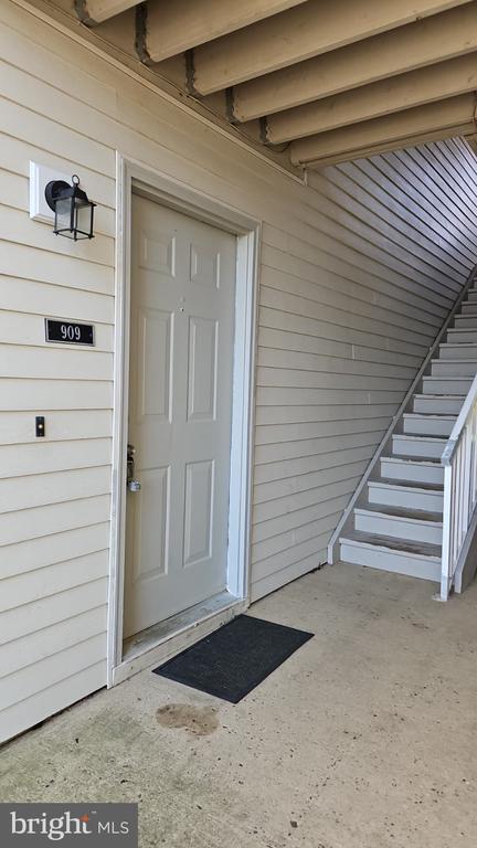 Building Photo - 909 Ravens Crest Dr