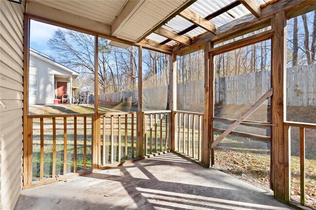 Building Photo - 5058 Jonesboro Rd