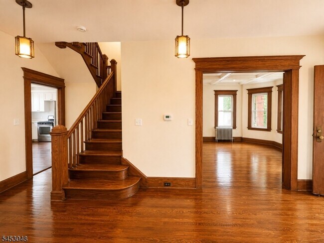 Building Photo - 2 Cloverhill Pl