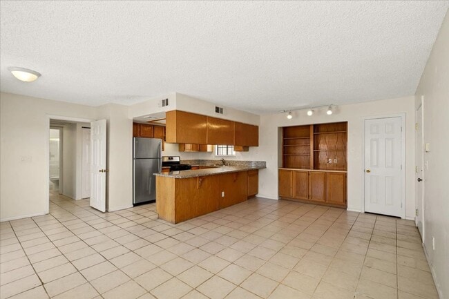 Building Photo - 2 bd, 2 bth Condo Ideal Summerlin location