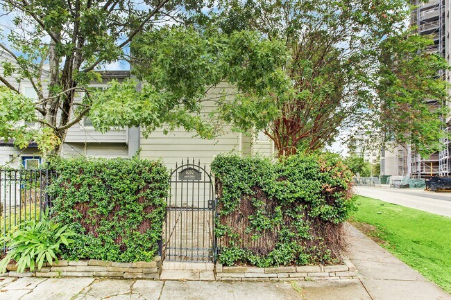 Primary Photo - 6310 Arnot St