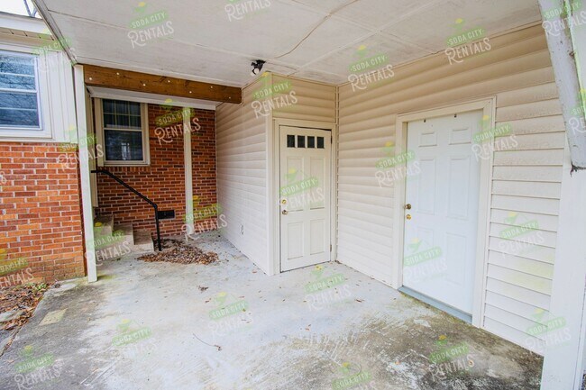 Building Photo - Pre-lease charming 3 bed 1.5 bath in Shandon!