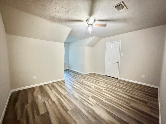 Building Photo - 6827 Autumn Thistle Dr