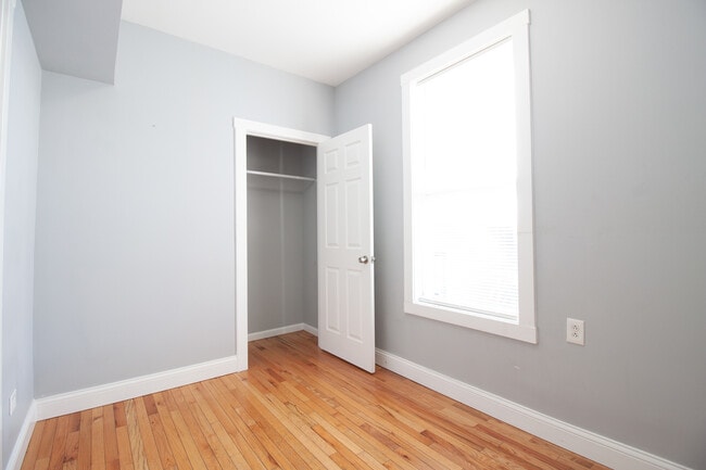 Building Photo - 2968 N Ridgeway Ave