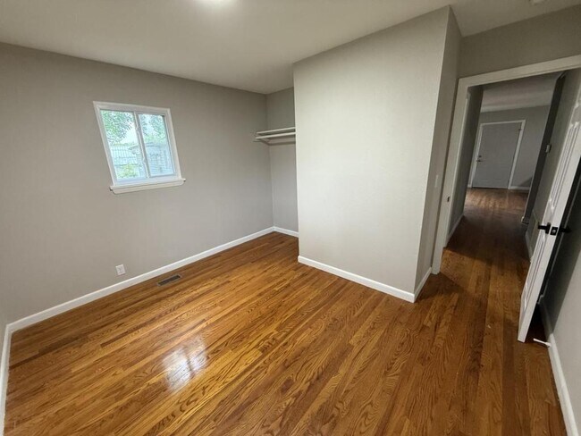 Building Photo - 306 N McKinley Ave