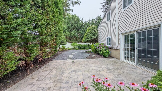 Building Photo - 16 Brookside Dr