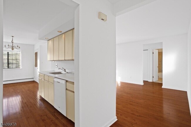 Building Photo - 25 Canterbury Rd