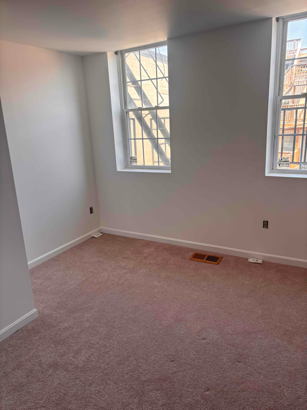 Building Photo - 1005 S Kenwood Ave