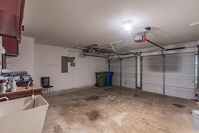Building Photo - 811 Bradford St