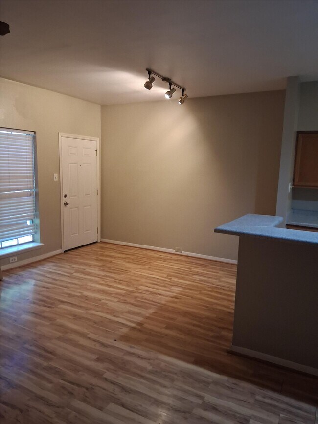 Building Photo - 7364 Regency Square Ct