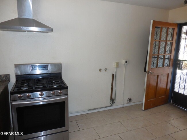 Building Photo - 8308 Vance Pl