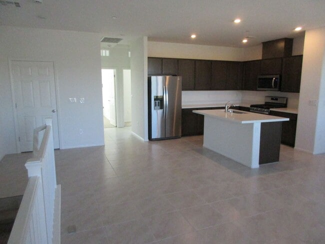 Building Photo - Brand new Beautiful 3bed 2bath townhome