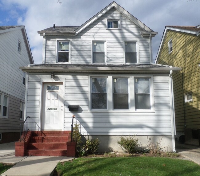 Primary Photo - 241-25-225 Newhall Ave