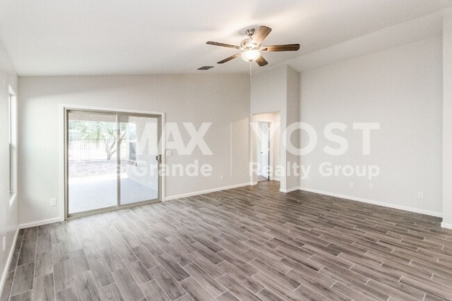 Building Photo - Bright & Modern Living with Open Layout & Backyard Space