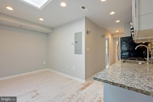 Building Photo - 1705 Montello Ave NE