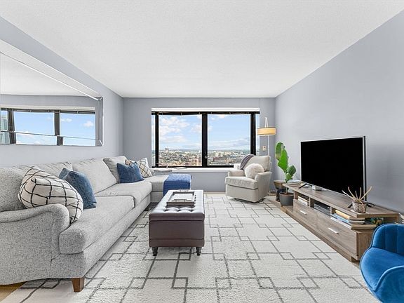 Building Photo - 85 E India Row