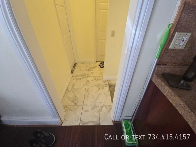 Building Photo - 430 S 4th Ave