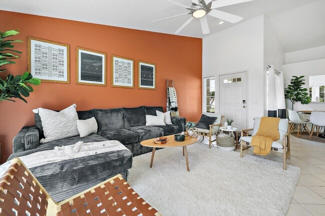 Building Photo - 699 Vista Lago Cir N