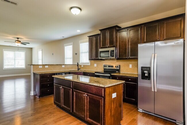 Building Photo - 56 Oakton Dr