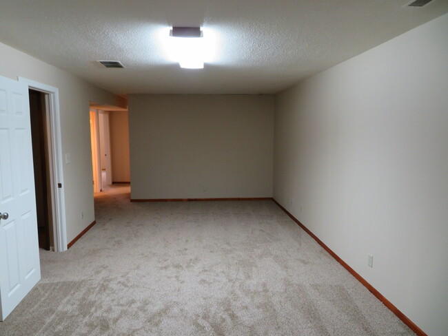 Building Photo - 6135 Amber Way
