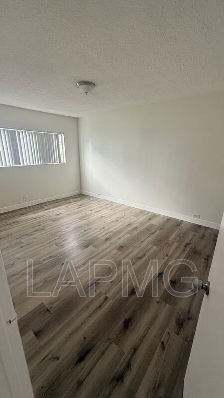Building Photo - 639 Rose Ave