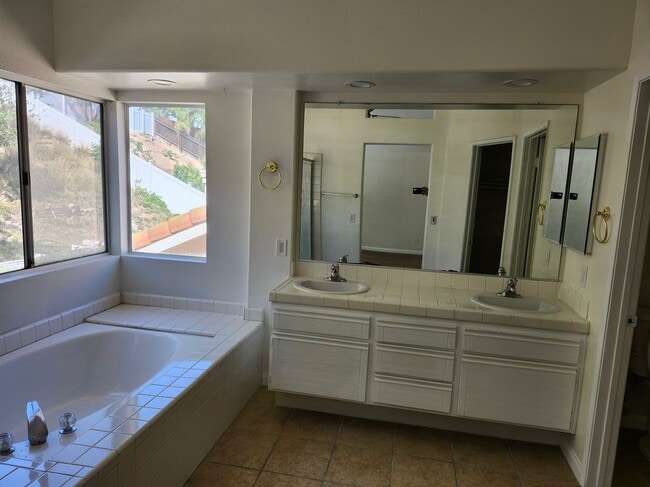Building Photo - 2551 Kennedy Dr