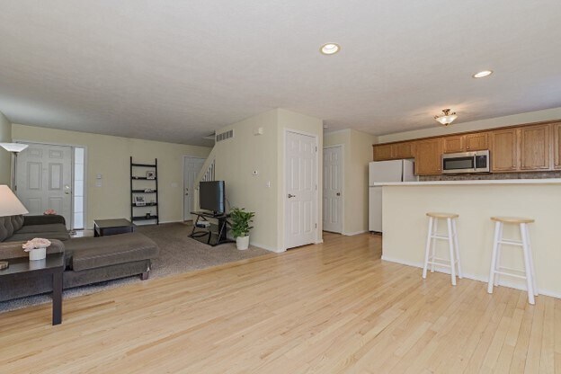 Building Photo - 244 Parktrail Rd