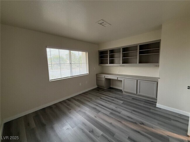 Building Photo - 8605 Glenmore Dr