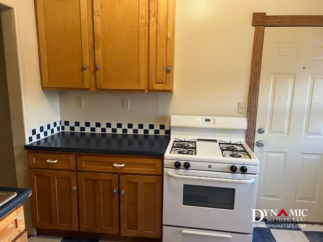 Building Photo - 641 S Dakota Ave