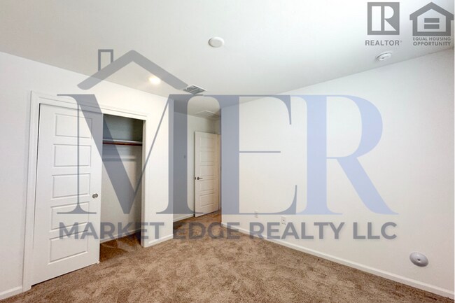 Building Photo - 4Bed/4Bath House w/2 Car Gar in Tucson! $1...