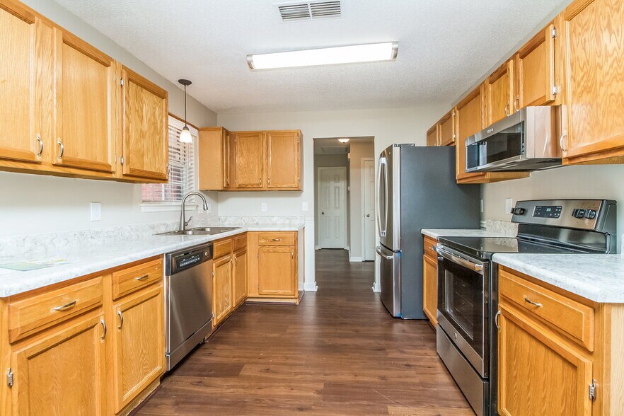 Building Photo - 202 Jack Patton Cove