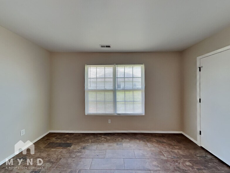 Building Photo - 2552 W Delmar St