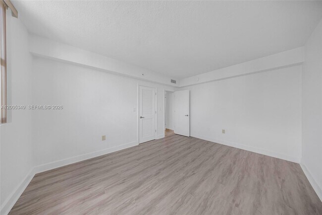 Building Photo - 7501 E Treasure Dr