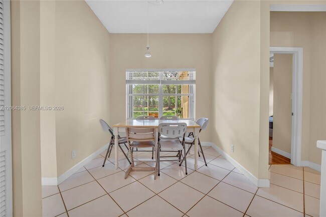 Building Photo - 885 Tanglewood Cir