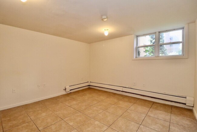 Building Photo - 618 Park Ave