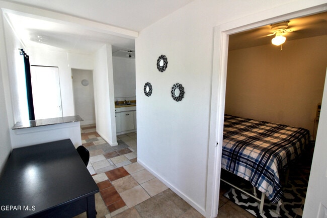 Building Photo - 3527 E Missouri Ave