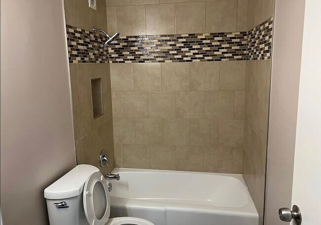 Building Photo - 2211 S Stewart Ave