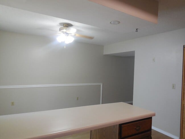 Building Photo - 2 Bedroom 1.5 Bath Townhouse with Fireplac...