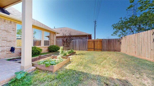 Building Photo - 2135 Llerena Ln
