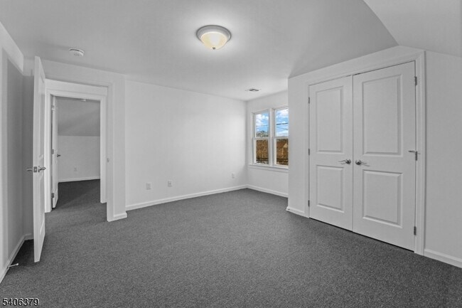 Building Photo - 43 Hillcrest Ave