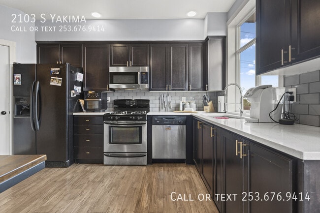 Building Photo - 2103 S Yakima Ave