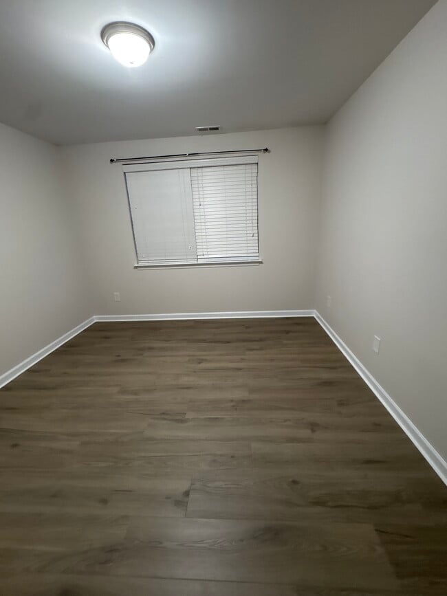 Building Photo - 655 Grasswren Way