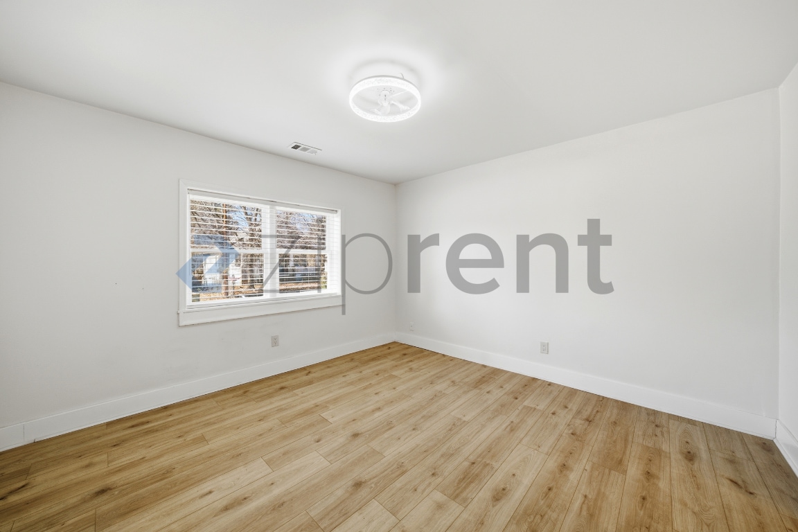 Building Photo - Unit