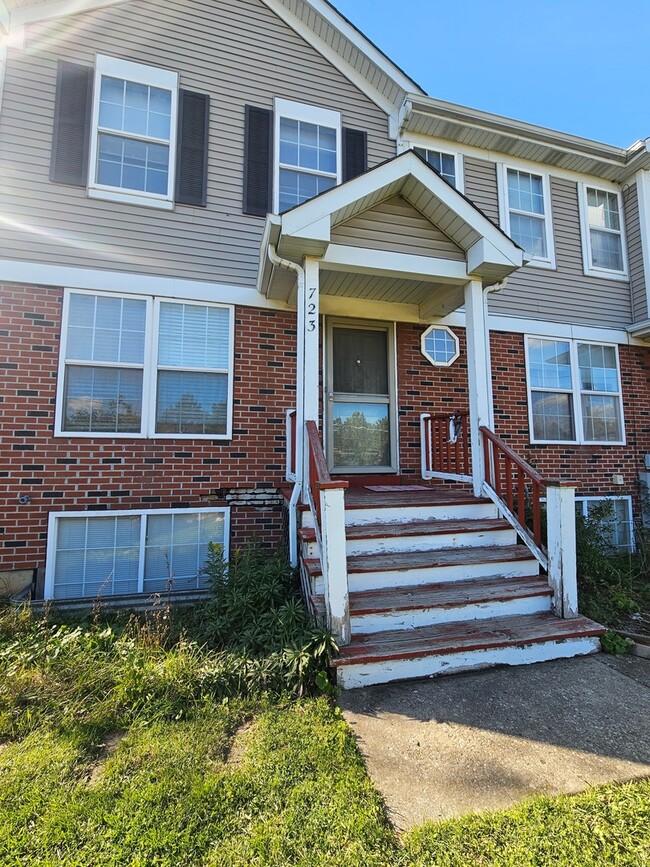 Primary Photo - 723 Tiffany Ct