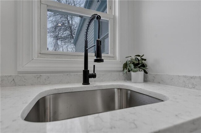 Building Photo - 115 Campbell Ave